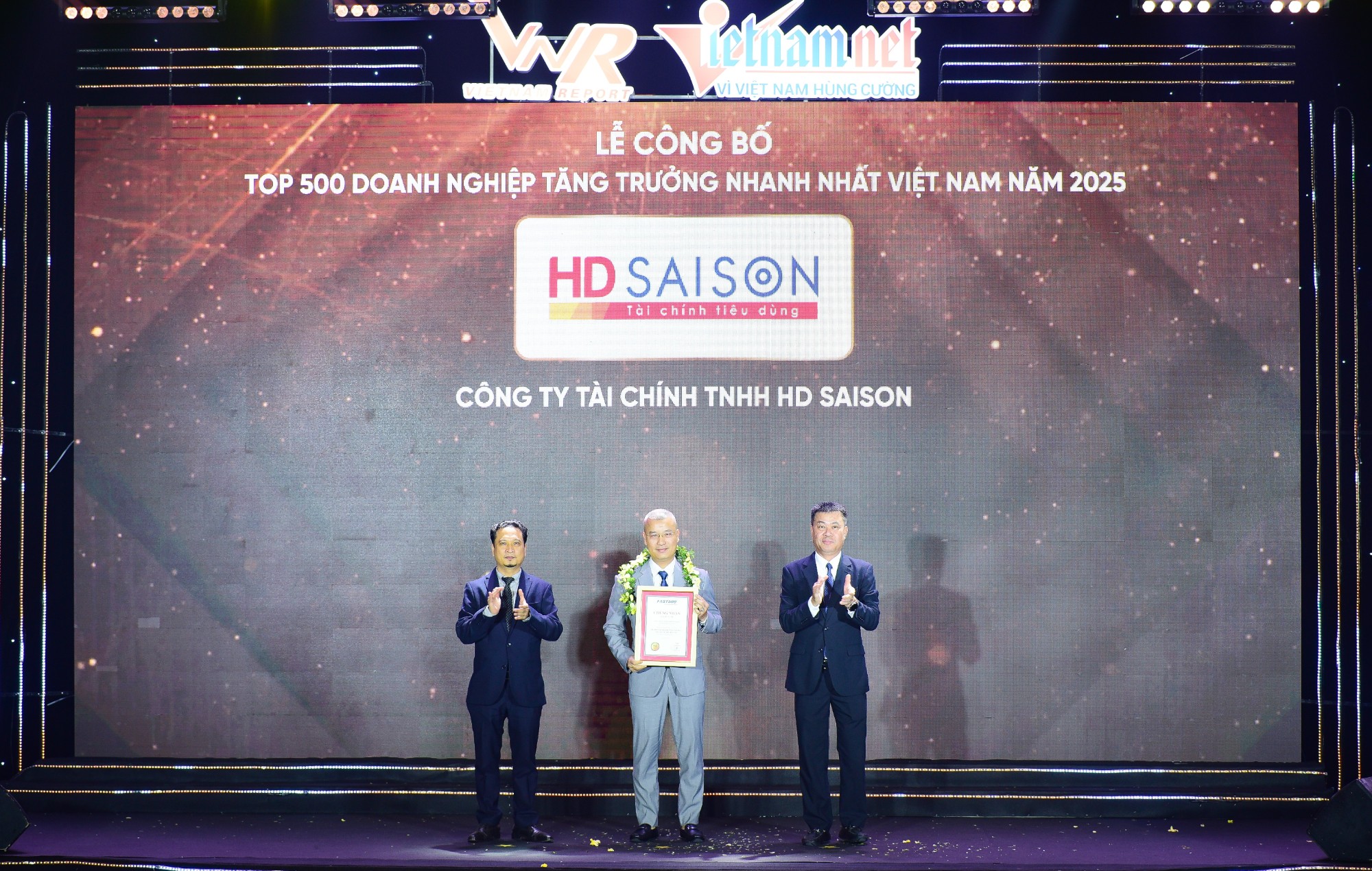 HD SAISON lần thứ 8 được vinh danh thuộc Top 500 Doanh Nghiệp Tăng Trưởng Nhanh Nhất Việt Nam  