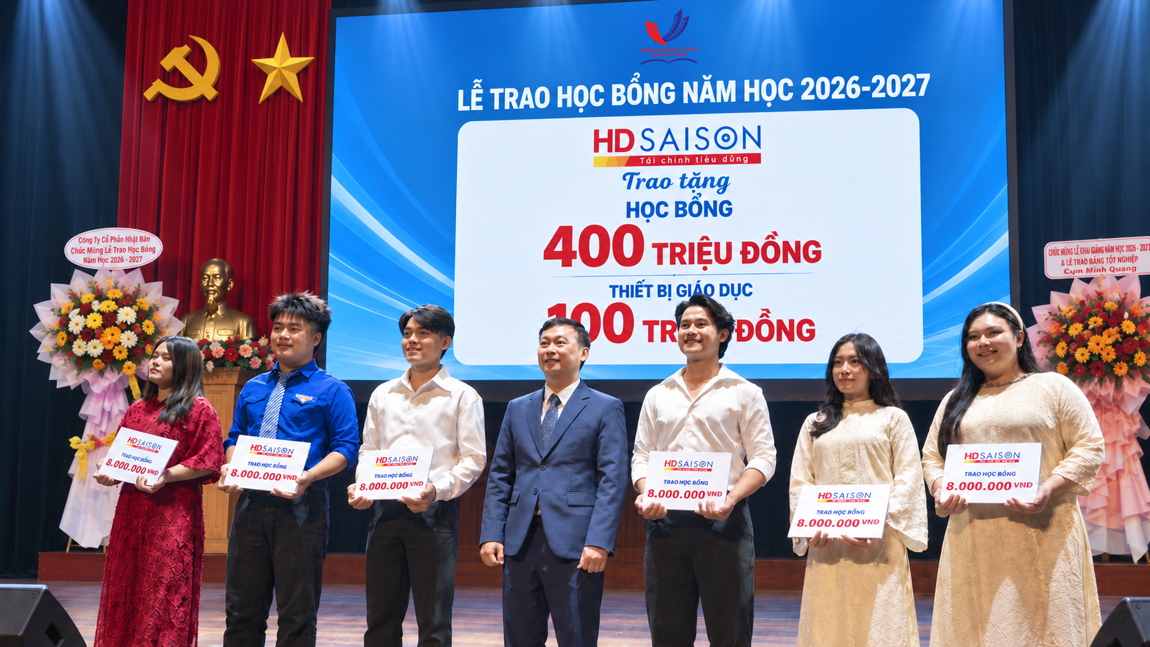 1 tỷ đồng tiếp sức hành trình đến giảng đường trong ngày khai giảng