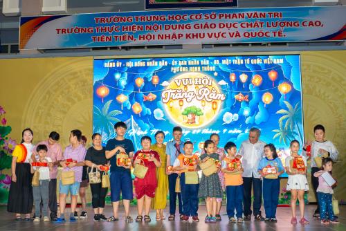 HD SAISON trao gửi niềm vui tại Đêm hội Trăng rằm 2026