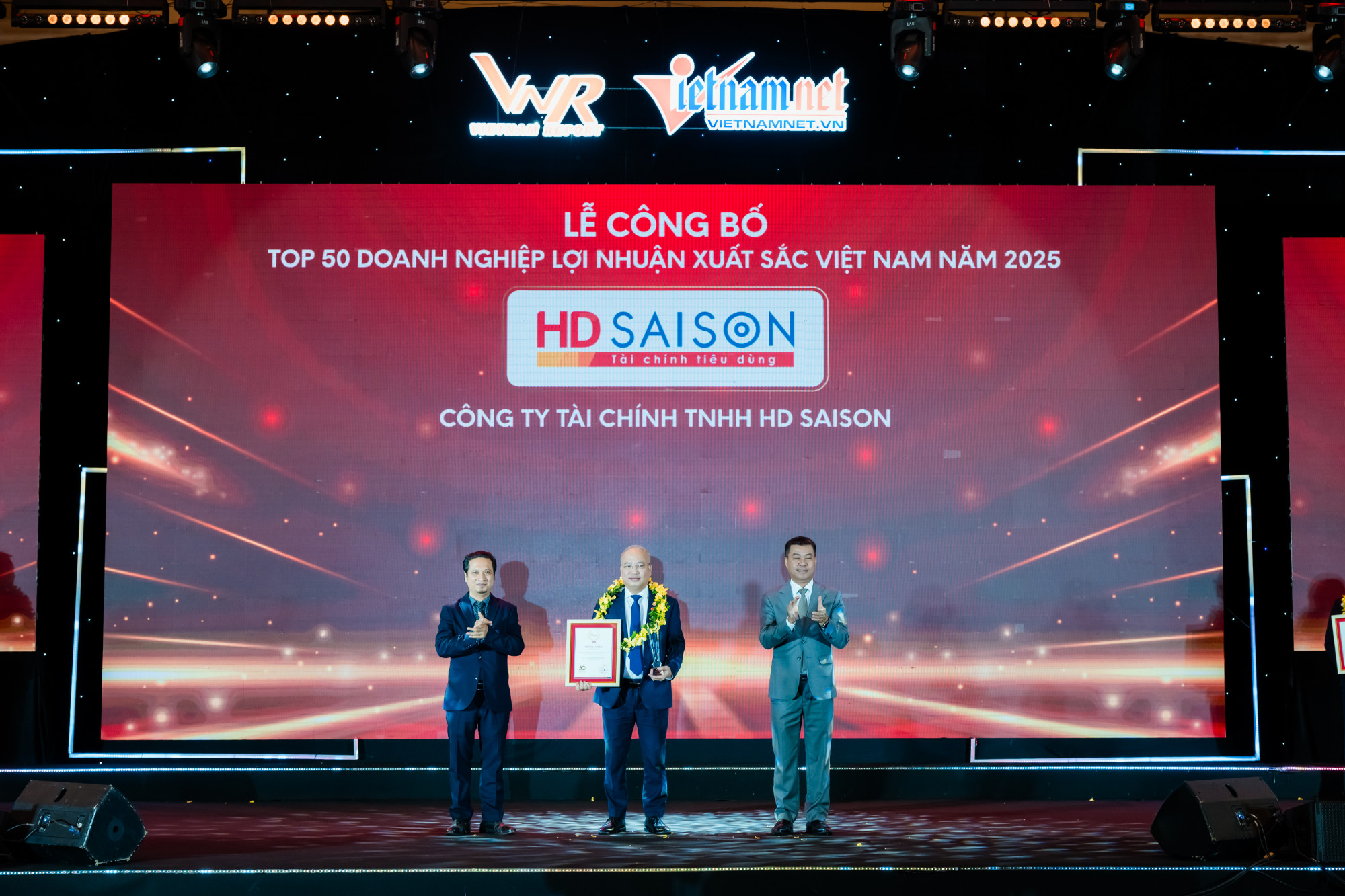 HD SAISON tiếp tục được vinh danh TOP 50 Doanh nghiệp Lợi nhuận Xuất sắc Việt Nam năm 2025